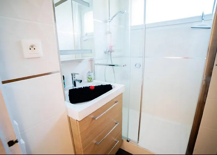 Le Calderini - Face Wifi Et Park Gratuit Calme - Resid Le Surcouf -top Pros Servicesconciergerie Motte